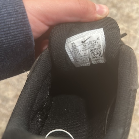 Nike - Picture 3 of 3